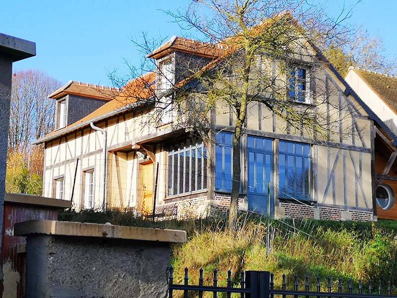 Assemblage d'une maison en colombage